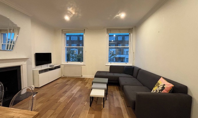 Abingdon Apartment | Fantastically Located 2BD Flat, Kensington