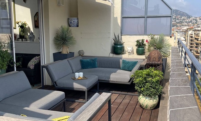 Jean-Medecin Apartment | Fantastisk Etagelägenhet med Stor Terrass och Perfekt Läge