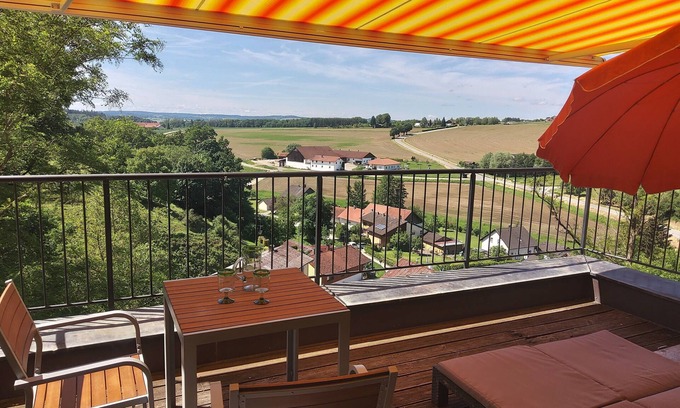 Bad Griesbach im Rottal Apartment | Far-reaching views and pool - ideal for golf and wellness