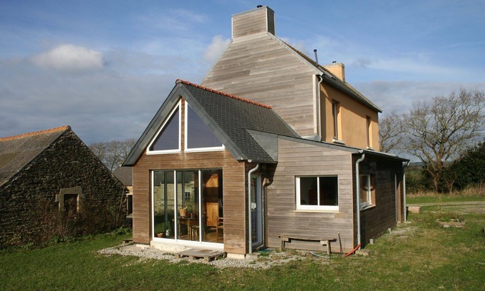 Ploeven House | Farm building overlooking the bay of Douarnenez