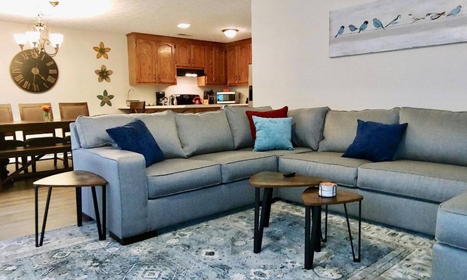 Athens House | FARM FRESH.NEWLY RENOVATED 2 BR/2BA minutes away from UGA and Downtown.
