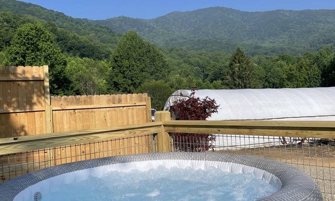 Hot Springs House | Farm Glamping @ The Sage Getaway RV