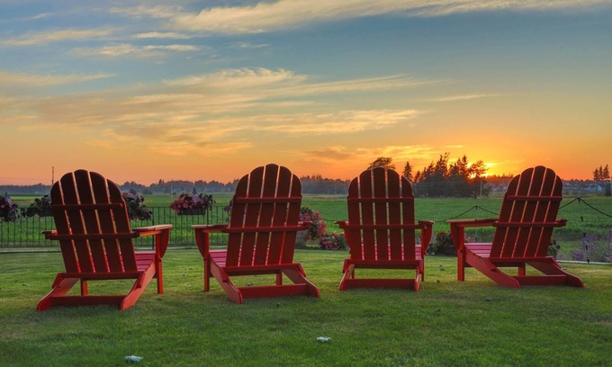 Lynden House | Farm Retreat | Peaceful, Private, and Cozy