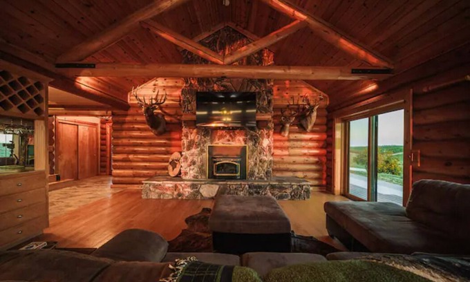 Central Valley Cabin | Farm Stay at the Bell-Zwart Lodge