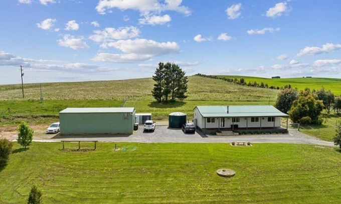 Tirrannaville Other | Farm stay with beautiful view - 10 minutes to historic Goulbourn