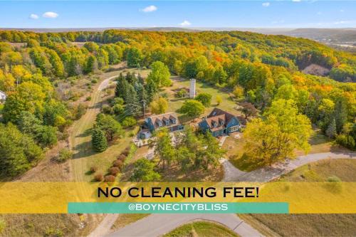 Boyne City House | Farmhouse 1918 Grand Retreat for 12 people with Lake Views