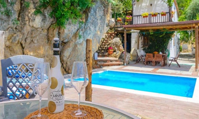 Algarinejo Cottage | Farmhouse by the river intAlgarinejo