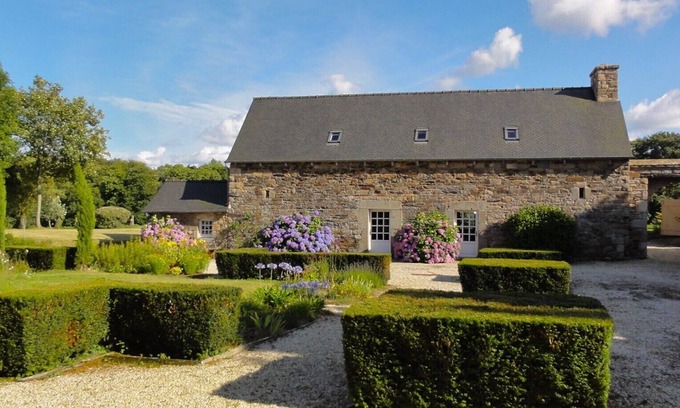 Pleudaniel House | Farmhouse character in the middle of countryside near the sea