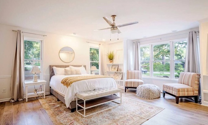 Columbia House | Farmhouse & Cottage near DT, USC