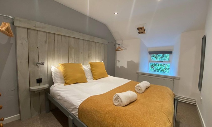 Bryn-crug Cottage | Farmhouse & Cottage - sleeps 10 guests in 5 bedrooms