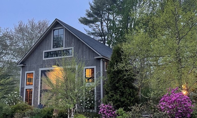 Kennebunkport House | Farmhouse Experience in a Beachside Community