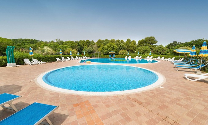Campiglia Marittima Other | Farmhouse "Il Girasole - Uva" with Shared Pool & Wi-Fi