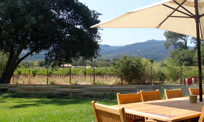 Calistoga Cottage | Farmhouse in the Heart of Napa Valley. Pool and Hot Tub