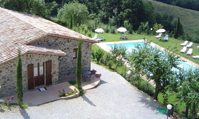 Castell'Azzara Other | Farmhouse 'Podere Le Ghiande, Granaio N°11' with Mountain View, Shared Pool and Wi-Fi