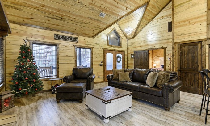 Broken Bow Apartment | Farmhouse Retreat Cabin