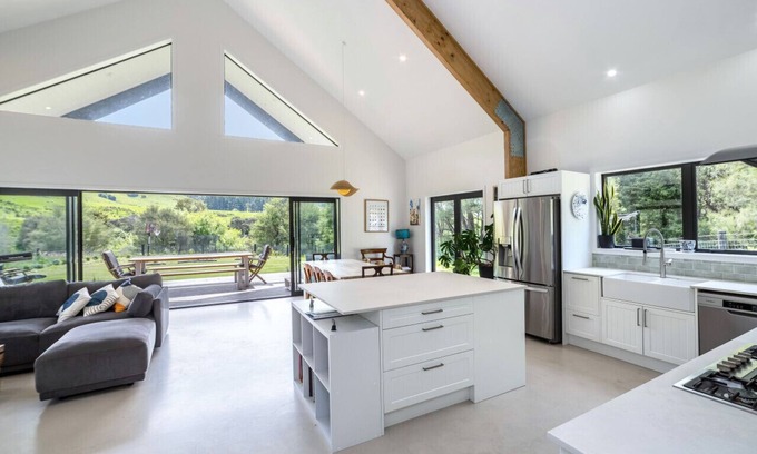 Martinborough House | Farmhouse Retreat, Longbush