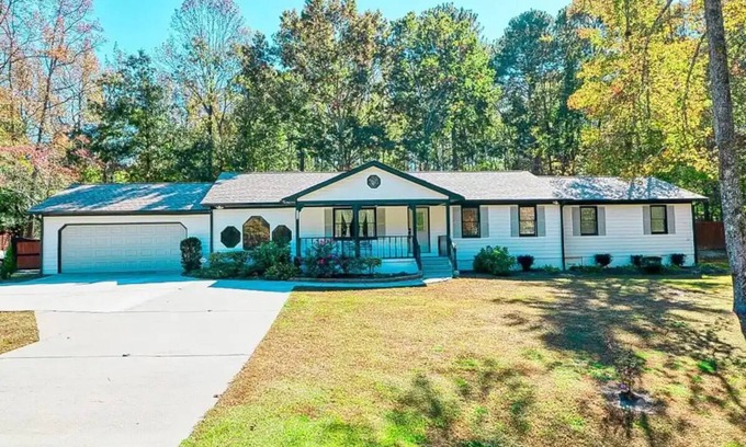 Dacula House | Farmhouse Retreat