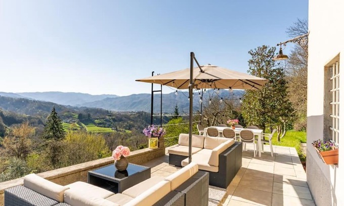 Mologno Villa | * Farmhouse with views * Walk to everything