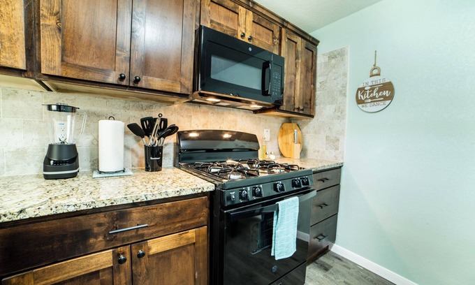 Near East Side Cottage | Fascinating 1br/1 BA Near Festive DT and Riverwalk