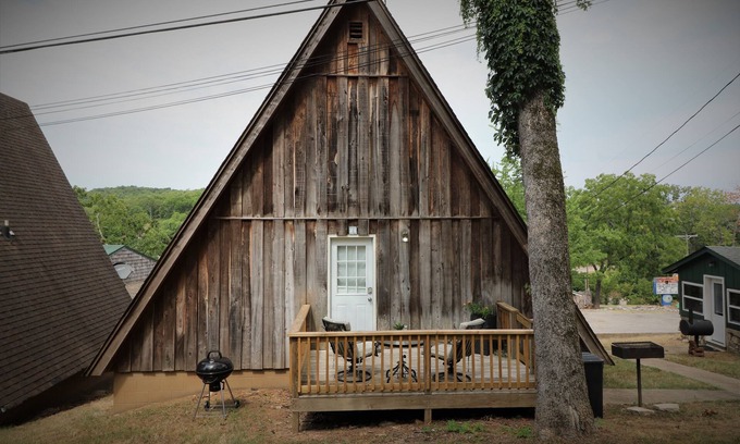 Hardy House | Fashionable Hardy A frame just minutes from Downtown