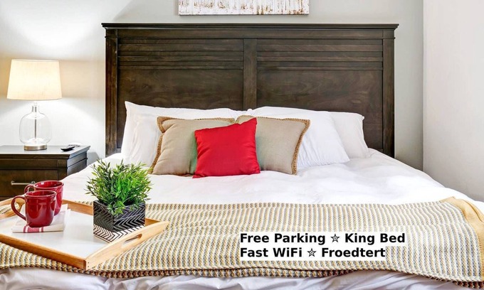 Wauwatosa Apartment | Fast WiFi - King Bed - Near Froedtert - Underground Parking