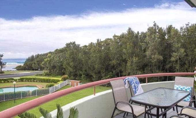 Mollymook Beach Apartment | Fathoms 15 Beach, pool, Tennis and Wifi Linen Provided