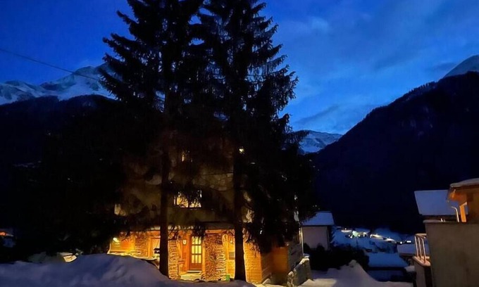 Pettneu am Arlberg Apartment | ☆ FavoriteStays Comfort Apartment with Terrace