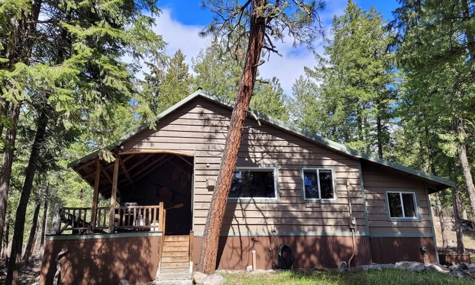 Mazama Cabin | Fawn Creek Hideaway-Close to Mazama&Ski Trails!