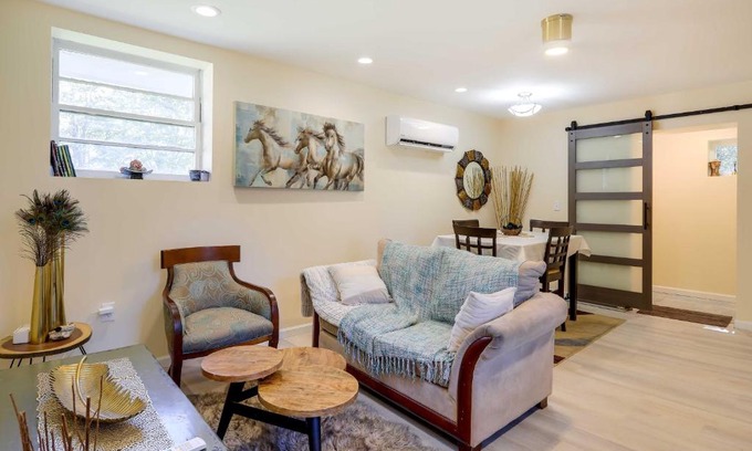Fayetteville Apartment | Fayetteville Guest House Walk to Nature Preserve!