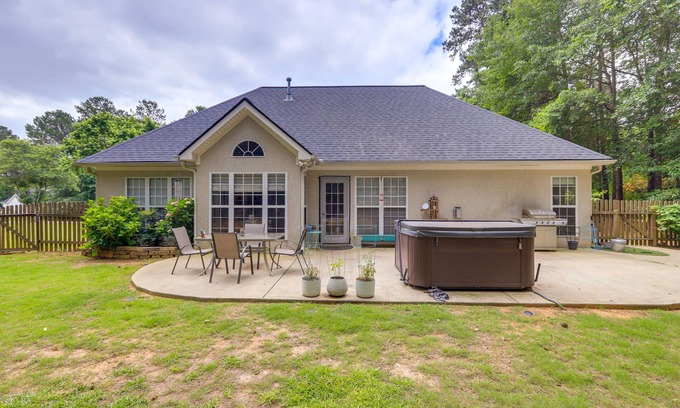 Fayetteville House | Fayetteville Retreat w/Hot Tub & Fenced Yard