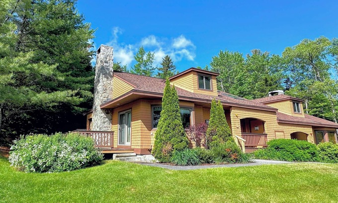 Bretton Woods House | FC44 Renovated 3bed/3bath Forest Cottage - AC, views, yard, fast wifi. Walk to skiing!