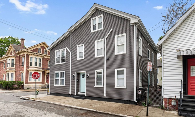 West End Condo | Federal Hill PRIDE a 3 bedroom condo with WiFi, AC
