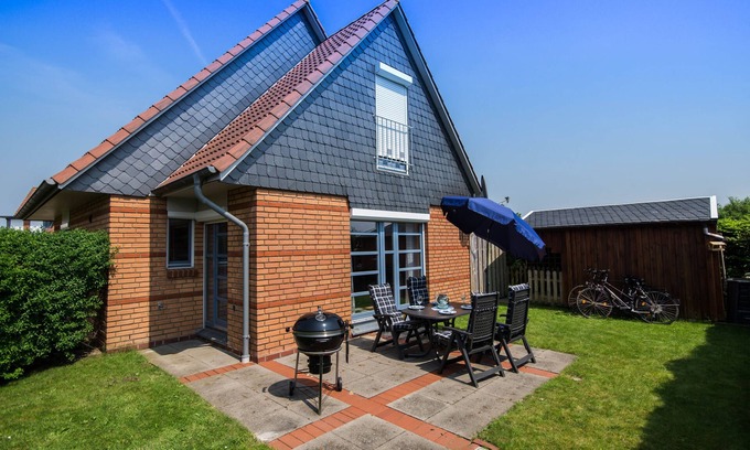 Friedrichskoog-Spitze House | Feel at home . only 300 meters from the sea.