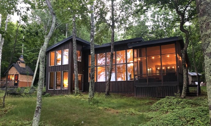 La Pointe House | Feeling Superior - Cliffside Home with Amazing Lake Superior Views!