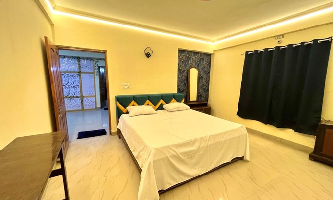 Varanasi Apartment | Feels like a homestay at Krishna Apartment in Varanasi. Your searches end here!