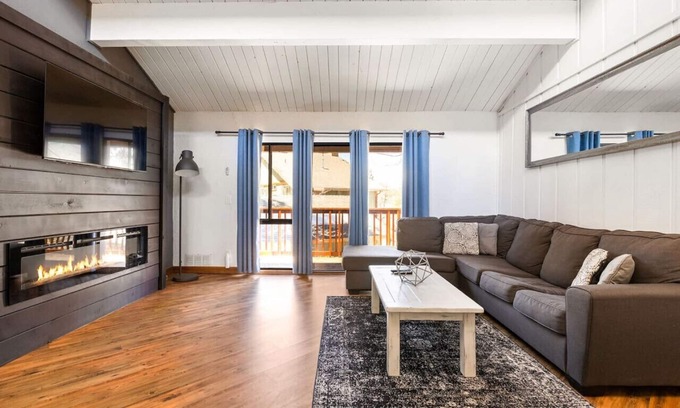 Big Bear Lake House | Feet Away From Slopes Modern Snow Summit Cabin