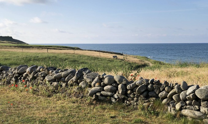 Poulgoazec House | Feet in the water. Stunning sea view, wood-burning stove, garden, bicycles, pétanque.