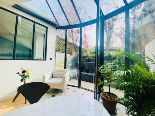 Asnieres-sur-Seine Apartment | Feifei's Home & Spa - Luxe 10 min Paris