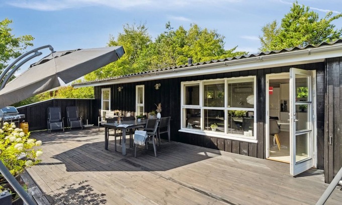 Hou House | "Felippa" - from the sea by Interhome