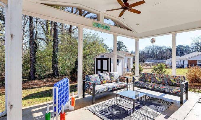 North Raleigh House | Fenced Yard * Pet Friendly * Covered Patio
