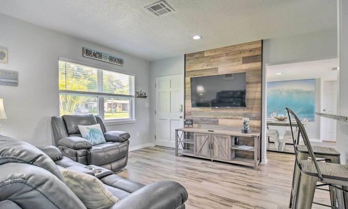 Seminole House | Fenced Yard w/Fire Pit & Grill: Seminole Retreat!