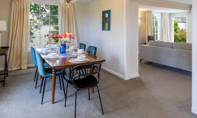 Fendalton Apartment | Fendalton Comfort Stylish & Convenient with Carpark