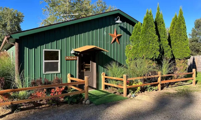 Fennville House | Fennville Michigan Farmhouse, Charming, Dog-Friendly 2-bedroom in Fennville with Wi-Fi, Hot Tub, A/C