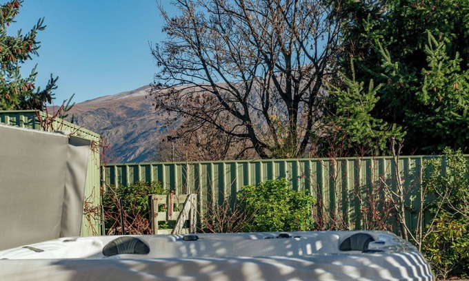 Lowburn House | Fenwick - Cromwell Holiday Home