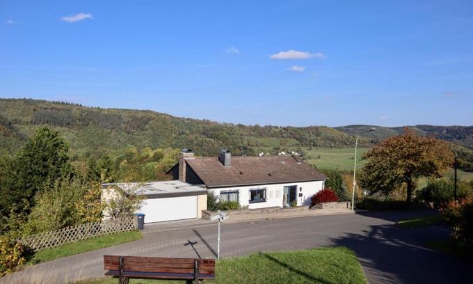 Dedenborn House | Ferienhaus Blick auf Dedenborn
