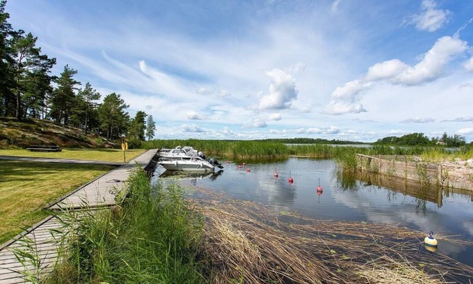 Vase House | Ferienhaus mit Anleger Fürs Eigene Boot am Värnern, Ideal zum Angeln und Baden