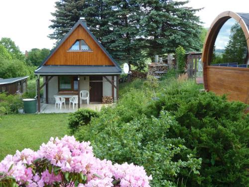 Pohla House | Ferienhaus mit Kamin , Terrasse und Aussensauna
