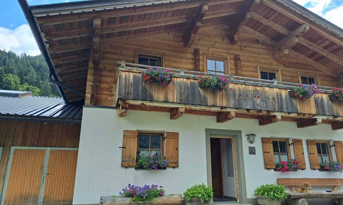 Matrei in Osttirol House | Ferienhaus Riepleralm im Gschlösstal mit Großvenediger. Haustierfreundlich!