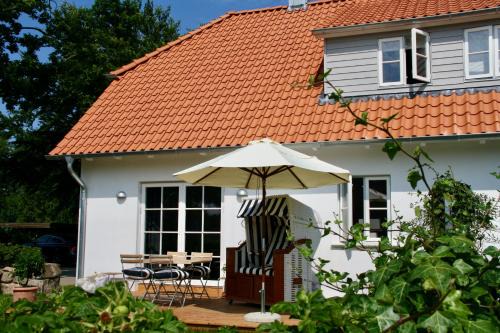 Rosenhagen House | Ferienhaus " Sealounge " an der Ostsee, Sauna, Strandkorb, free W-LAN - SEASIDE -