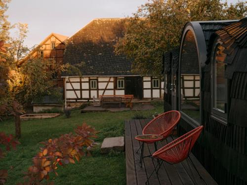 Hirschfeld Apartment | Ferienhof Stall & Sterne, Ferienwohnungen in der Scheune und Tinyhäuser
